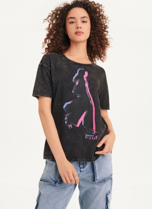 Black Dkny Short Sleeve Walking Girl Women's T Shirts | C6769252